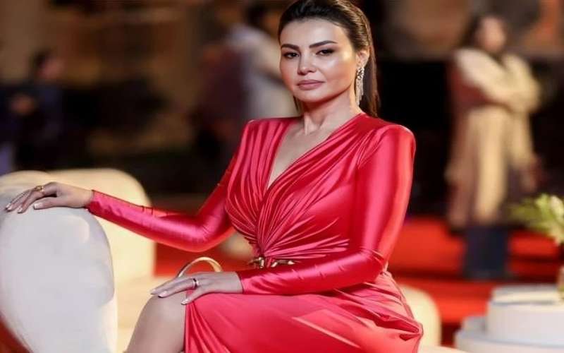 الفنانة دينا فؤاد