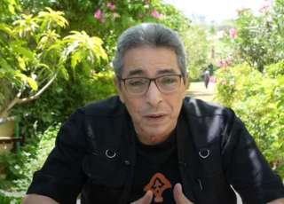 محمود سعد يكشف وجع الطفولة: ”أبي خذلني.. وزوجته أخفتني تحت السرير”