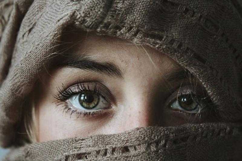 أسرار طبيعية للحصول على رموش قوية وجذابة.. خطوات بسيطة لوصفات فعّالة
