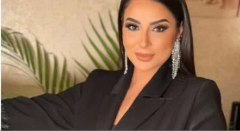 الفنانة جوري بكر
