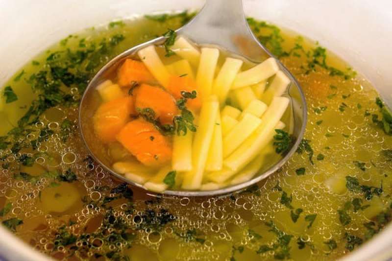 شوربة لسان العصفور بالبطاطس