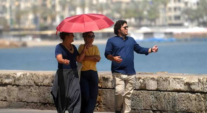 موجة حر شديدة تضرب مصر، درجات الحرارة تتجاوز 40 في القاهرة