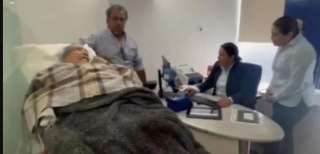 غضب واسع بعد إجبار امرأة مكسيكية طريحة الفراش على زيارة البنك لصرف معاشها