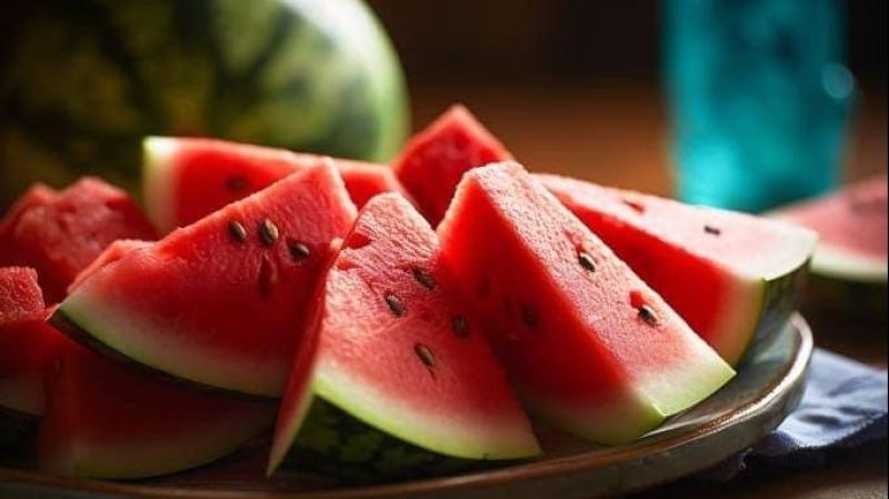 فوائد مذهلة للبطيخ.. رفيق الصيف المثالي لصحتك العامة