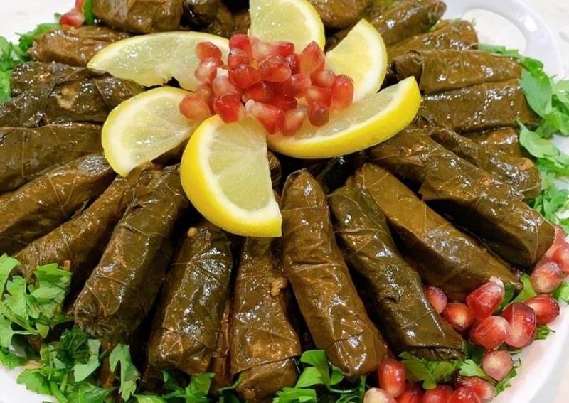 طريقة مبتكرة لتحضير ورق العنب بدبس الرمان في المنزل