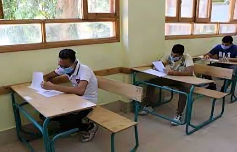 حادثة مثيرة في لجنة امتحانات الثانوية التجارية، طالب يشعل النار بورقة الامتحان