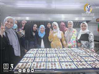 براعة النساء تبدع في صناعة الشوكولاتة والحلويات بمناسبة عيد الأضحى