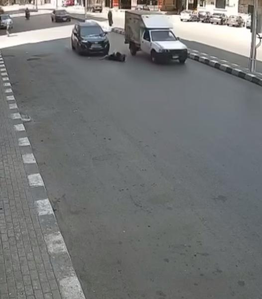 سيارة ملاكي تدهس فتاة