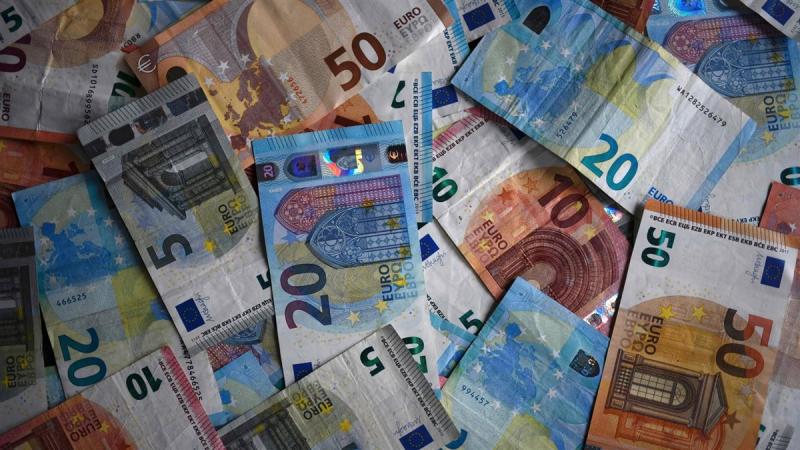 سعر اليورو اليوم الإثنين 9 يونيو 2025، تحديثات حية أمام الجنيه المصري