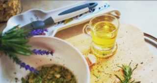 زيت القرنفل.. سر الجمال الطبيعي وفوائده السحرية للبشرة