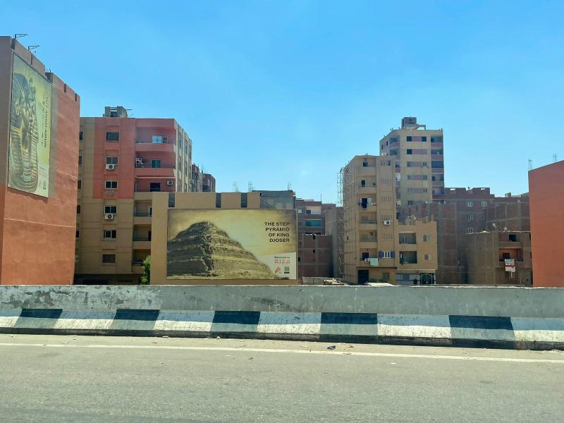 الطريق الدائري يتحول لممشى فرعوني لاستقبال زوار المتحف المصري الكبير