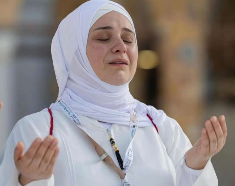 دموع الحجاج في وداع مكة بعد أداء المناسك ودعوات بالعودة