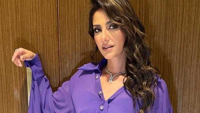 حنان مطاوع تتألق بإطلالة برتقالية جذابة عبر إنستجرام