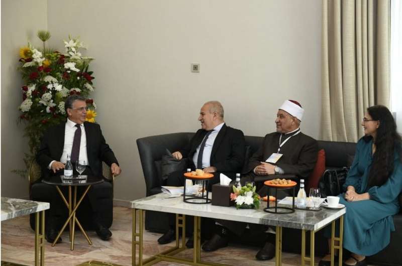 في ندوة عالمية بالمغرب، عالم أزهري ينصف المرأة بـ (الكد والسعاية)