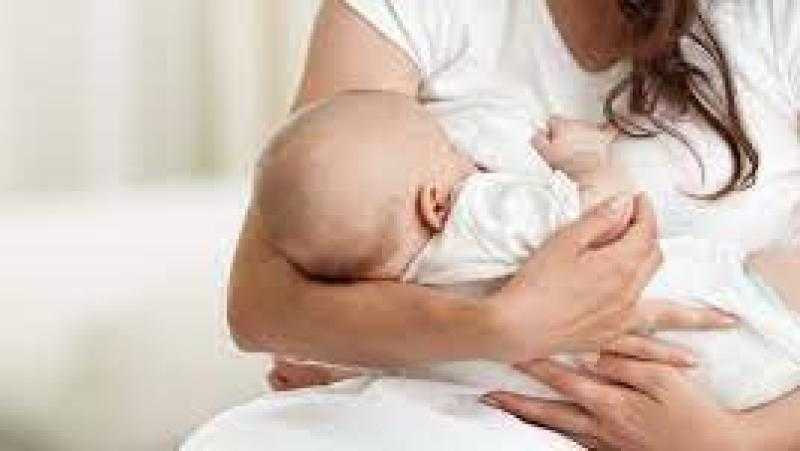 دليل شامل للأمهات.. كيفية متابعة نمو طفلك وعدد الرضعات المناسبة له