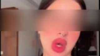 تفاحة الساحل.. الفتاة التي أشعلت مواقع التواصل الاجتماعي وتواجه تهمًا بالفسق والفجور