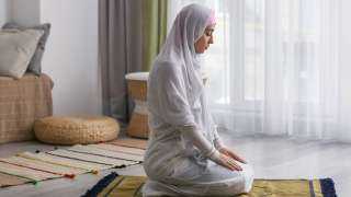 حكم تيمم المرأة التي تستخدم مستحضرات التجميل، الفتوى والتفاصيل الشرعية