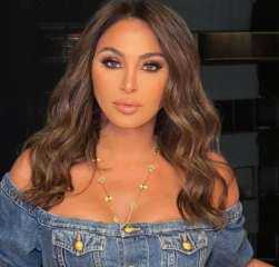 إليسا تتألق بإطلالة جديدة وتحتفل بنجاح الشاعر نادر عبد الله