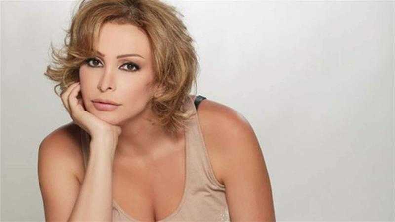 أمل حجازي تعود إلى الأضواء بعد خلع الحجاب: ”مرحبًا بالحياة”