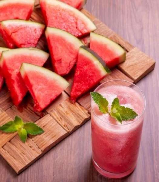 عصير البطيخ البارد