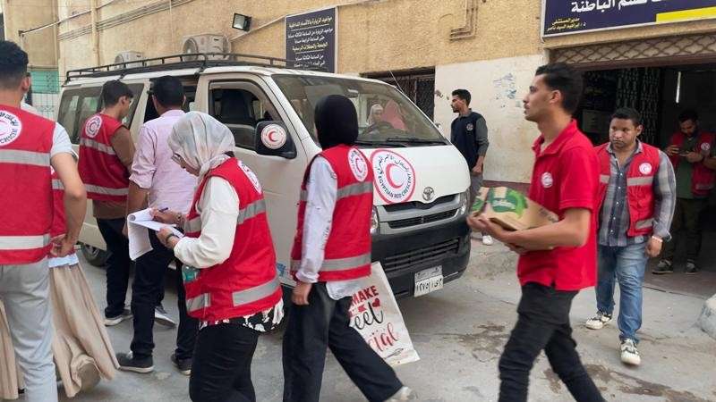 الهلال الأحمر المصري يقدم دعم نفسي عاجل لأسر ضحايا حادث الإقليمي