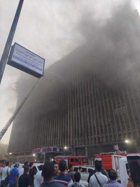 جهود مكثفة لإخماد حريق مبنى سنترال رمسيس وسط القاهرة
