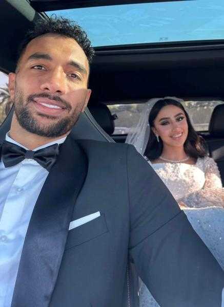 في جو عائلي.. نجم منتخب اليد يحتفل بزفافه