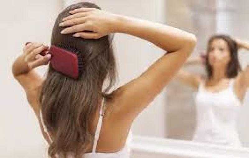 أسرار العناية بالشعر.. لماذا يعد التمشيط أكثر من مجرد خطوة جمالية؟
