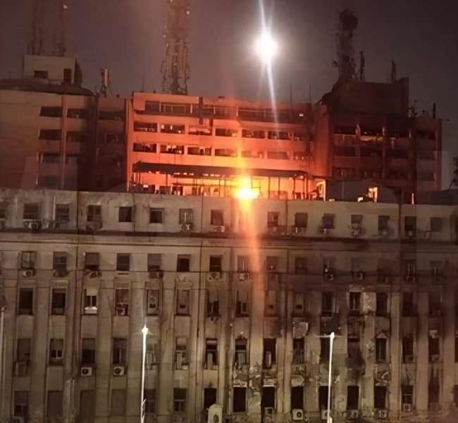 حريق متجدد في سنترال رمسيس، جهود الإطفاء مستمرة