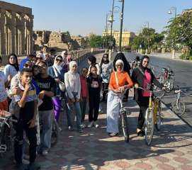 مبادرة نسائية تنبض بالصحة والنشاط.. فتيات الأقصر يحيين شوارع المدينة بجولات بالدراجات الهوائية