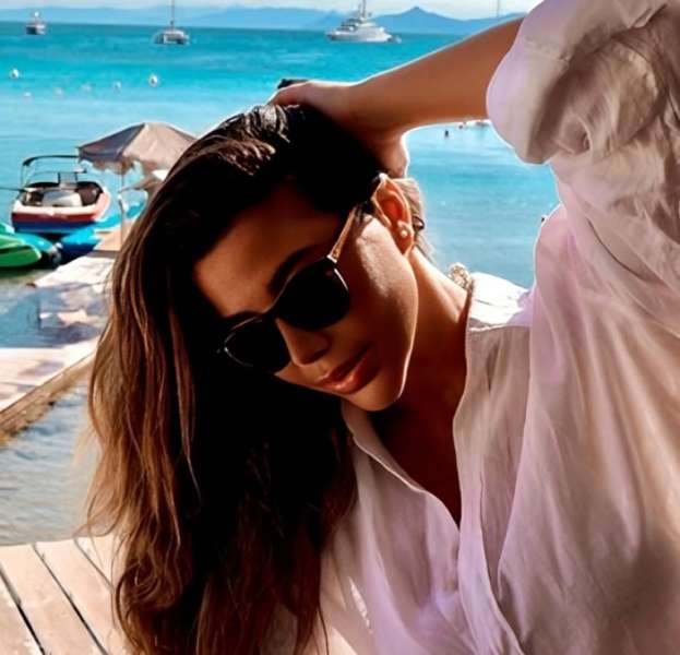 الفنانة يارا السكري