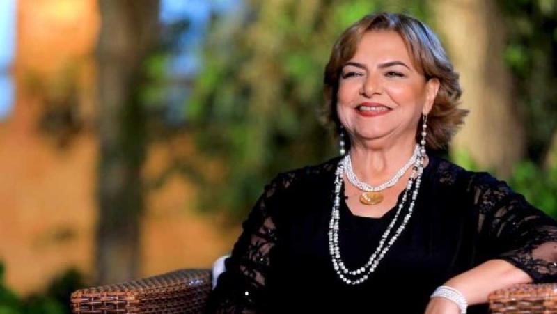 الفنانة عزة لبيب