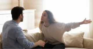 عبارات تهدد سلام العلاقة.. كيف تؤثر بعض الكلمات سلبًا على مشاعر الرجل؟