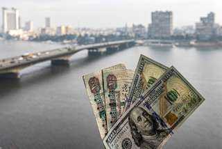 استقرار سعر الدولار أمام الجنيه المصري في بداية تعاملات اليوم