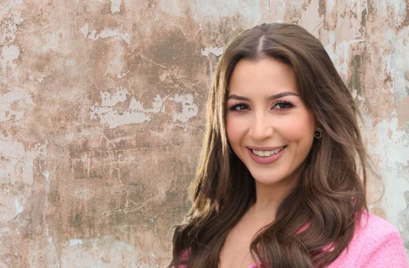 الفنانة جنات