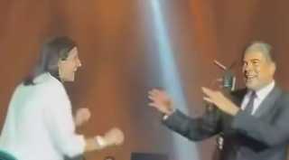 وائل كفوري يواجه موقفًا محرجًا مع معجبة في حفله