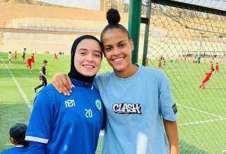 سارة خالد.. نجمة الأهلي الجديدة تدعم فريقها السابق في تدريبات الاستعداد للدوري