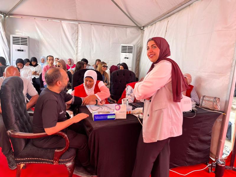 مبادرة ”100 مليون صحة” تتواجد داخل لجان انتخابات مجلس الشيوخ في 6 أكتوبر