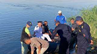 مأساة على طريق المنصورة.. غرق سيدة في حادث انقلاب سيارة بالبحر الصغير