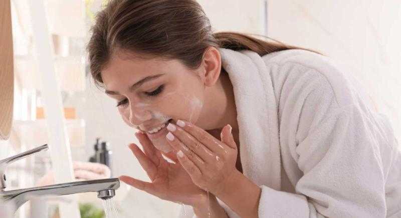 أفضل غسولات الوجه .. تنظيف عميق دون تجفيف البشرة