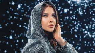 نانسي عجرم تخطف الأنظار بإطلالة فضية أنيقة وجاذبية طبيعية