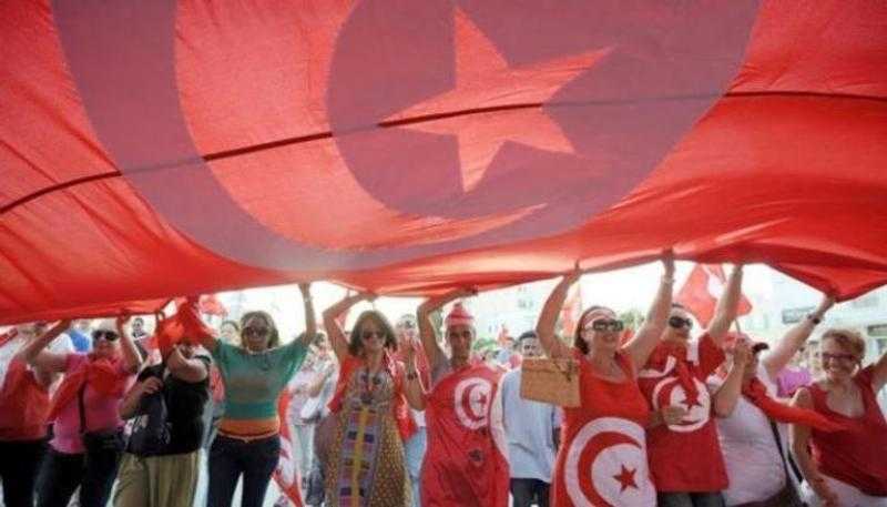 تونس.. تحذيرات من تراجع مكاسب المرأة وارتفاع نسب العنف في عيدها الوطني