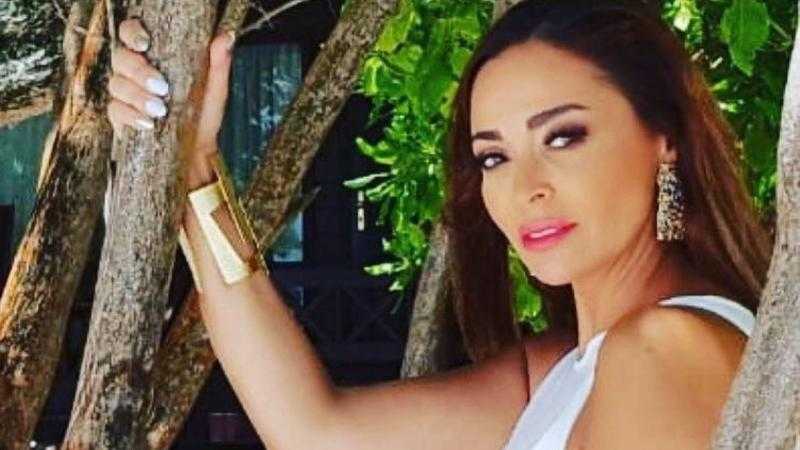 داليا البحيري تخطف الأنظار بإطلالة صيفية أنيقة