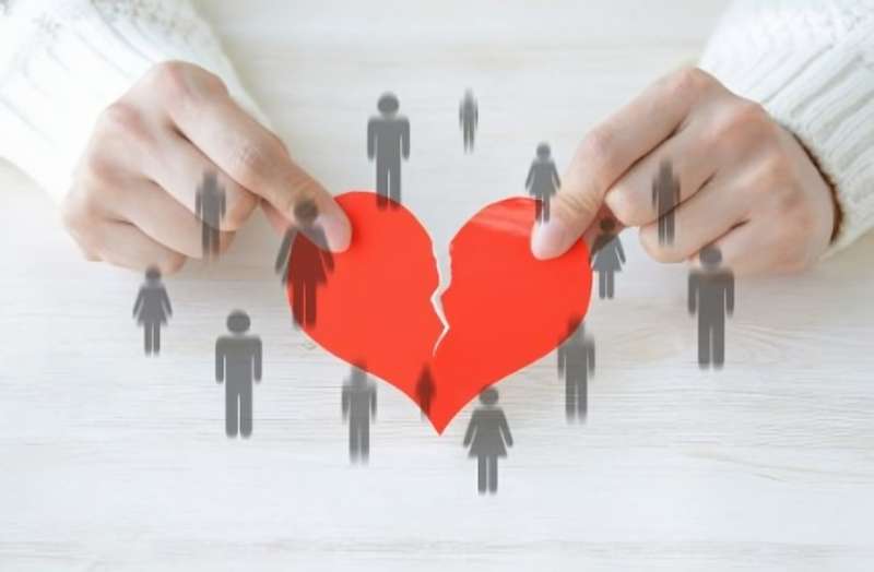 5 أبراج نسائية لا تتهاون في علاقاتهن العاطفية .. أبرزهن الحمل