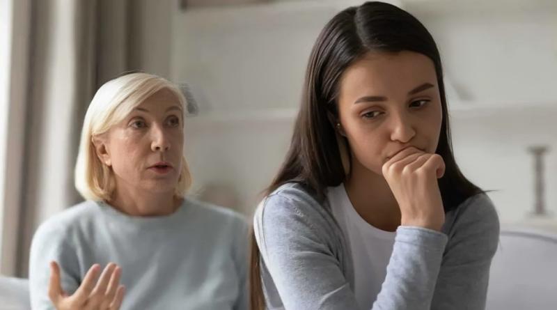 تفسير حلم رؤية زوجة الأب للمتزوجة .. دلالات المسؤوليات والدعم العاطفي