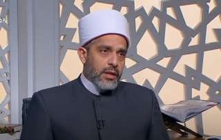 هل المصافحة بين الجنسين جائزة؟ دار الإفتاء تحسم الجدل
