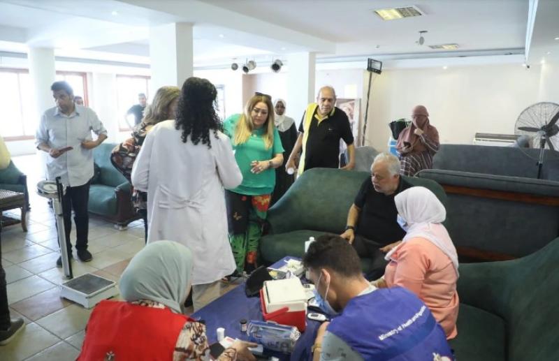 قافلة طبية لدعم صحة المرأة.. جهود مكثفة لمكافحة أورام الثدي بنادي نقابة المهن التمثيلية