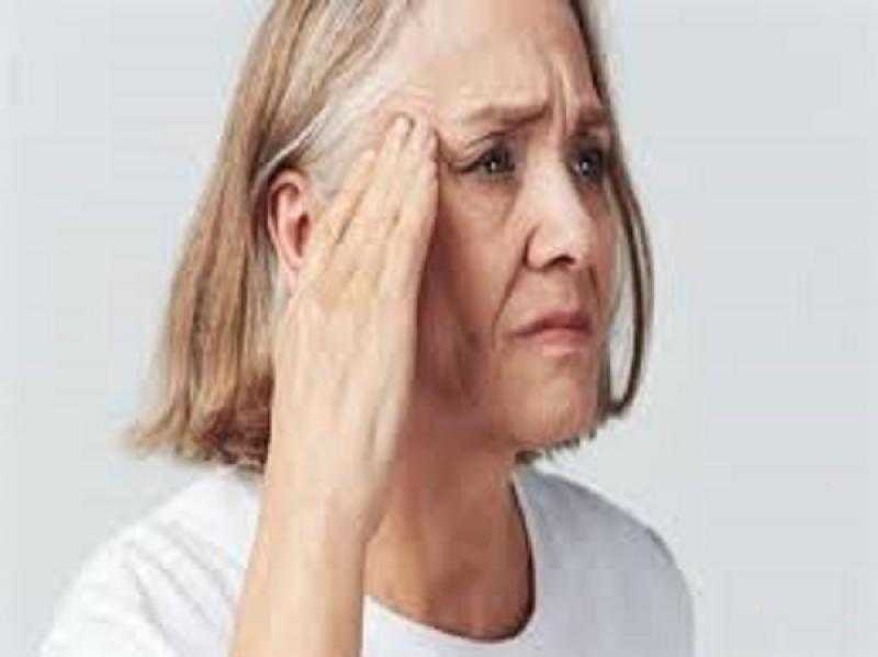 النظام الغذائي الغني بأحماض أوميجا.. درع النساء ضد ألزهايمر والخرف