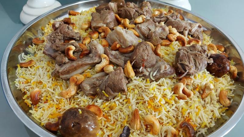 المندي اليمني باللحم .. تجربة غنية بالنكهات والتقاليد