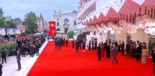 انطلاق مهرجان فينيسيا السينمائي الـ82 بحضور نجوم هوليوود